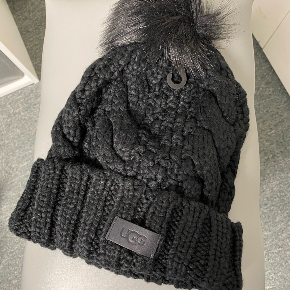 NWT Gray UGG Knit with Faux Fur Pom Hat